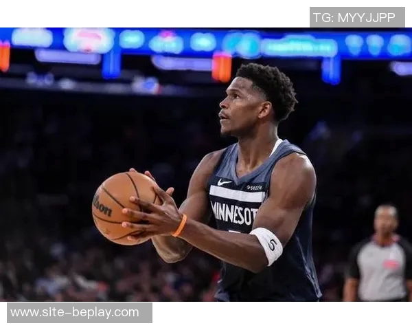 爱德华兹首节表现抢眼9投4中三分球命中率待提升 爱德华兹首节表现抢眼9投4中三分球命中率待提升