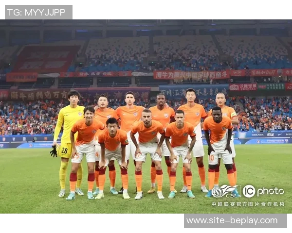 青岛海牛瞄准自由身罗马尼亚球员亚历山德鲁巴卢察加强阵容